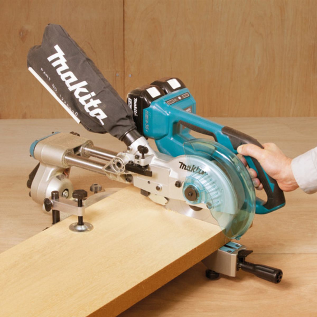 Makita Kapp-/Gjærsag 2x18V LXT ® 190mm DLS714NZ