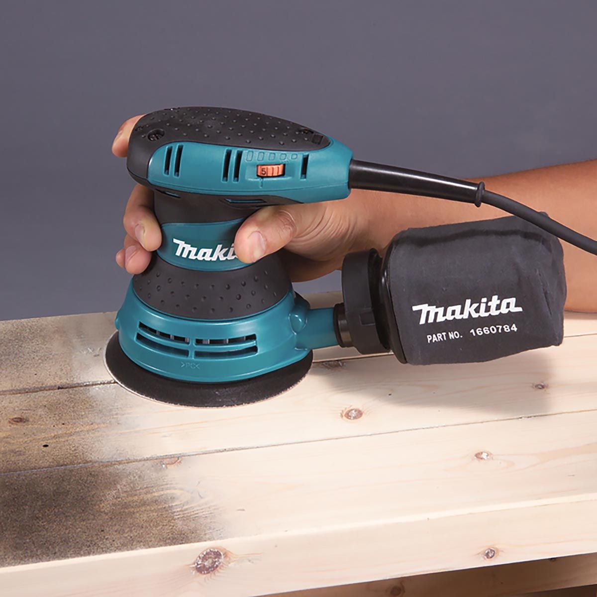 Makita Eksentersliper 300W 125mm BO5031K