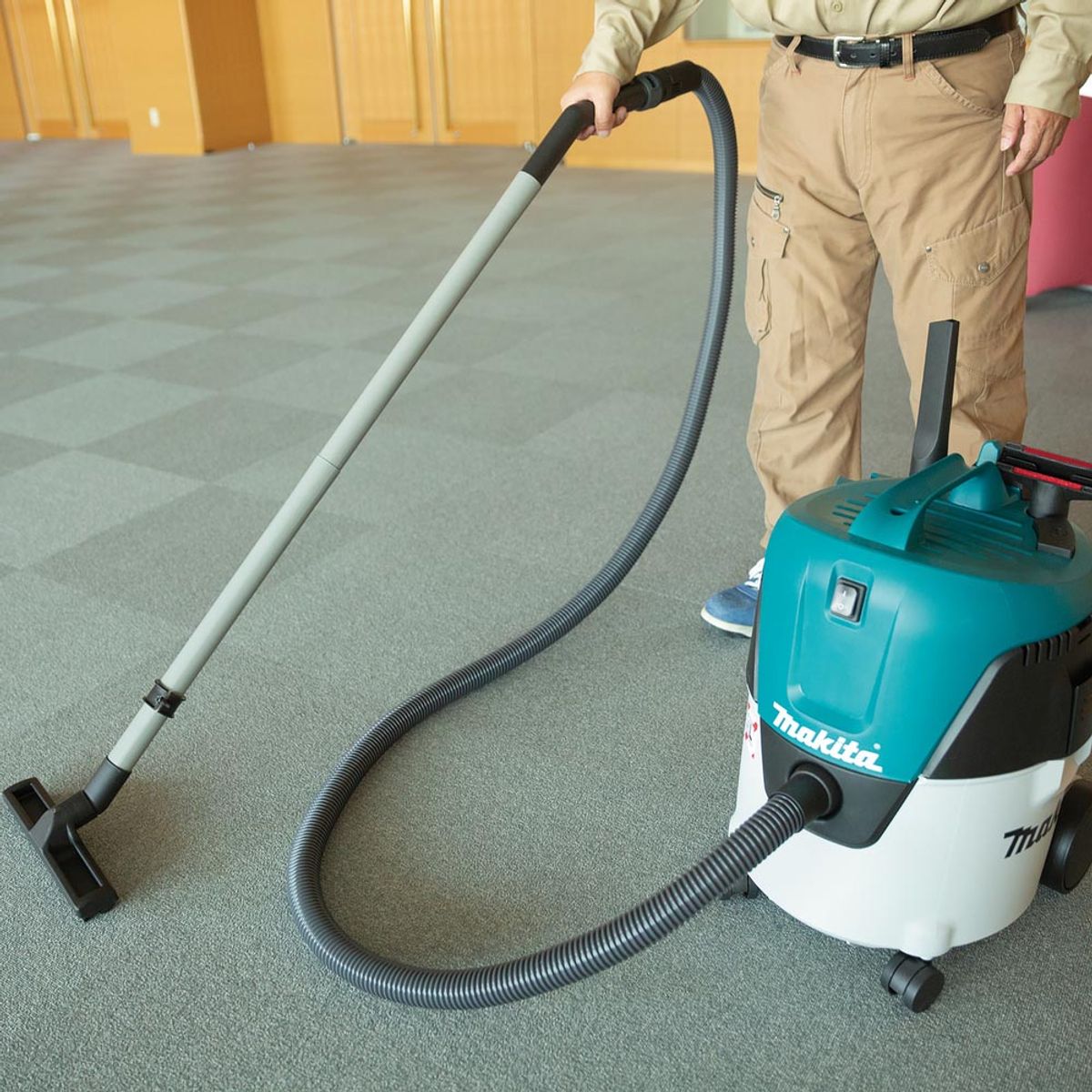 Makita Støvsuger Våt/Tørr 1000W 20L VC2000L