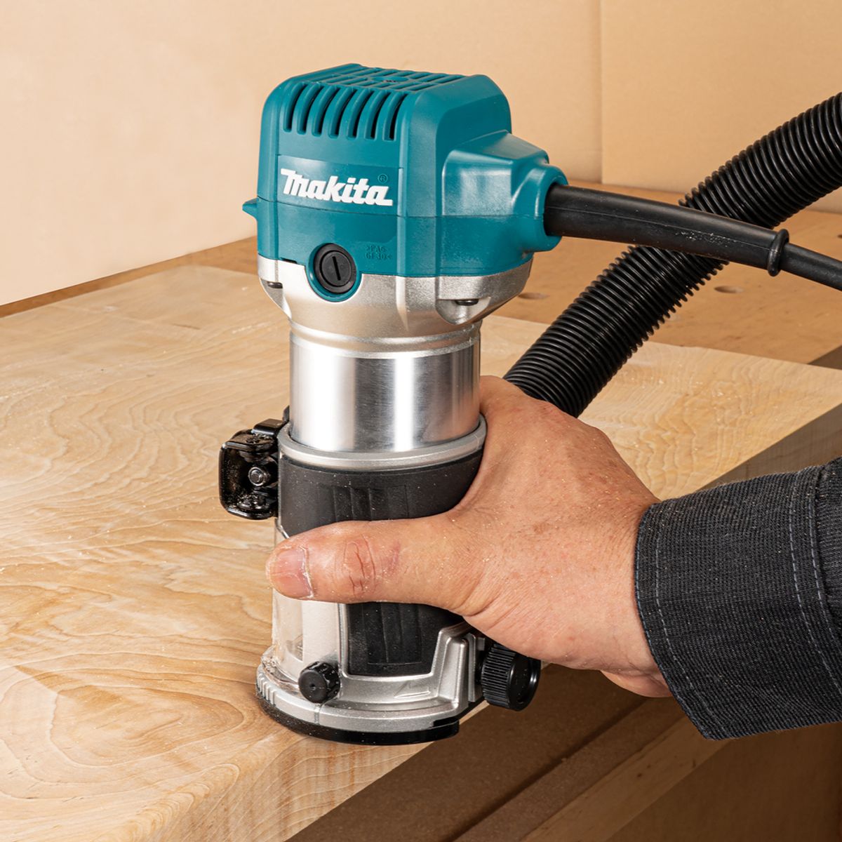 Makita Overfres 710W 8mm RT0702CX2J