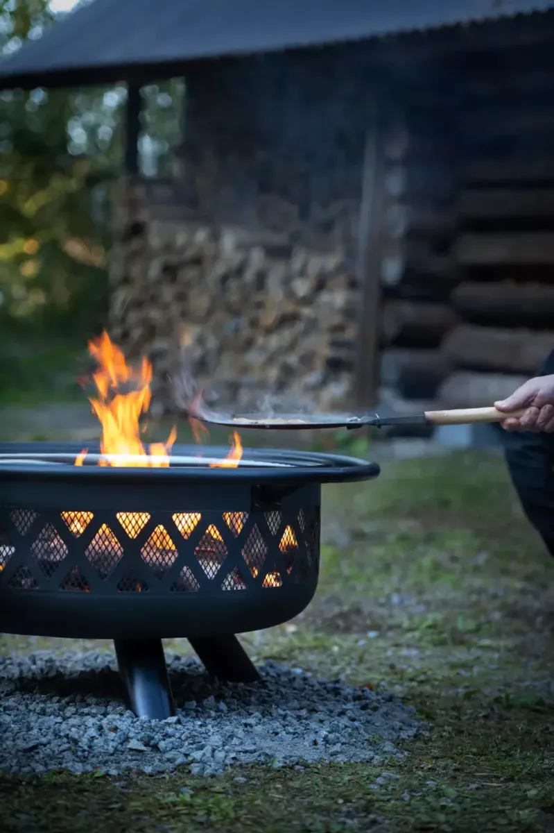 Bålpanne - Livingstone Outdoor Firepit 74cm inkludert Grillrist