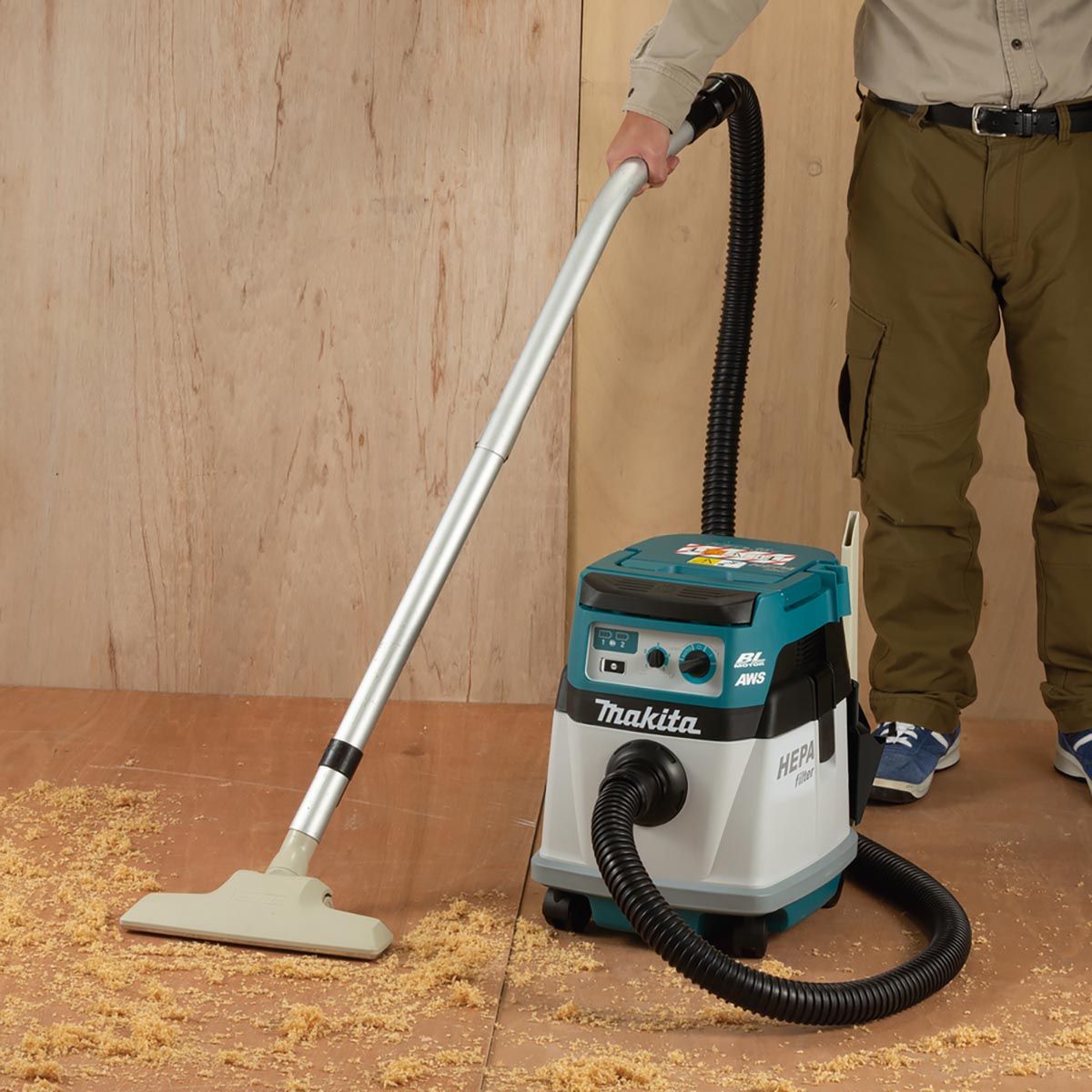 Makita Støvsuger 2x18V LXT ® 15L AWS DVC157LZX3